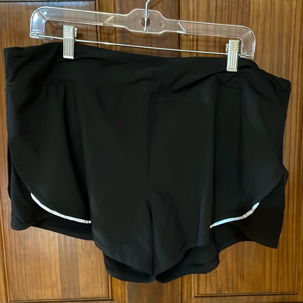 Women’s XXL Zyia running shorts